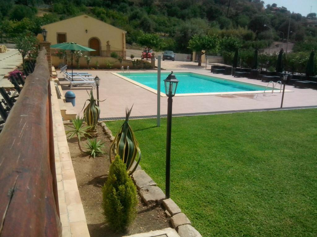Patitiri Santa Teresa Di Riva Exterior foto
