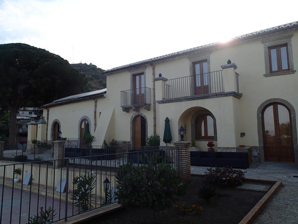 Patitiri Santa Teresa Di Riva Exterior foto