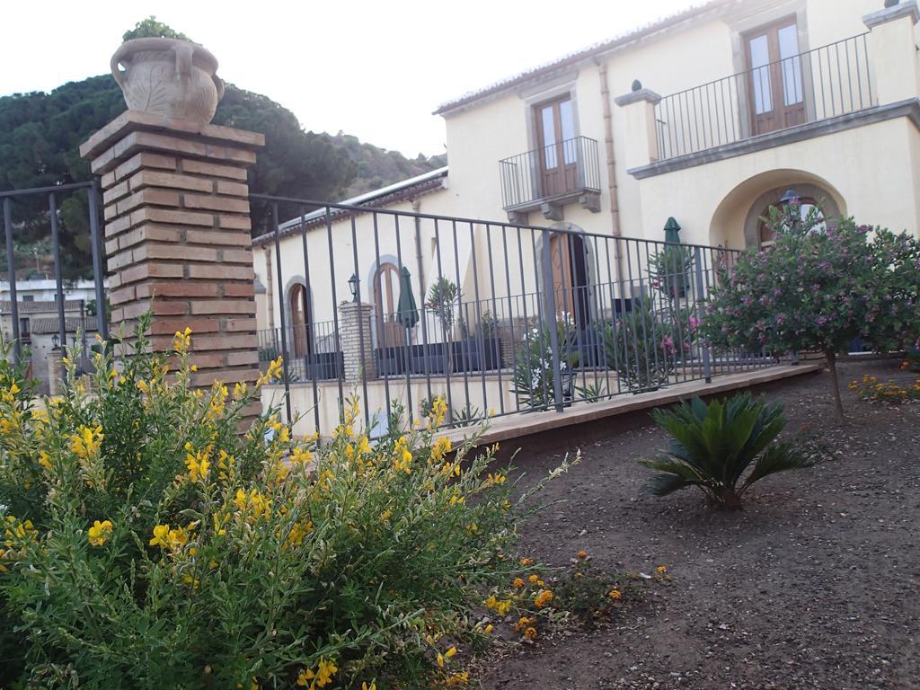 Patitiri Santa Teresa Di Riva Exterior foto