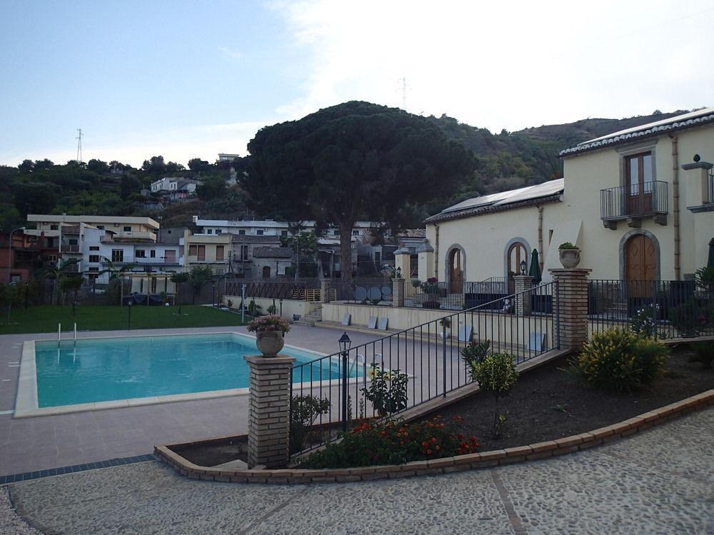 Patitiri Santa Teresa Di Riva Exterior foto