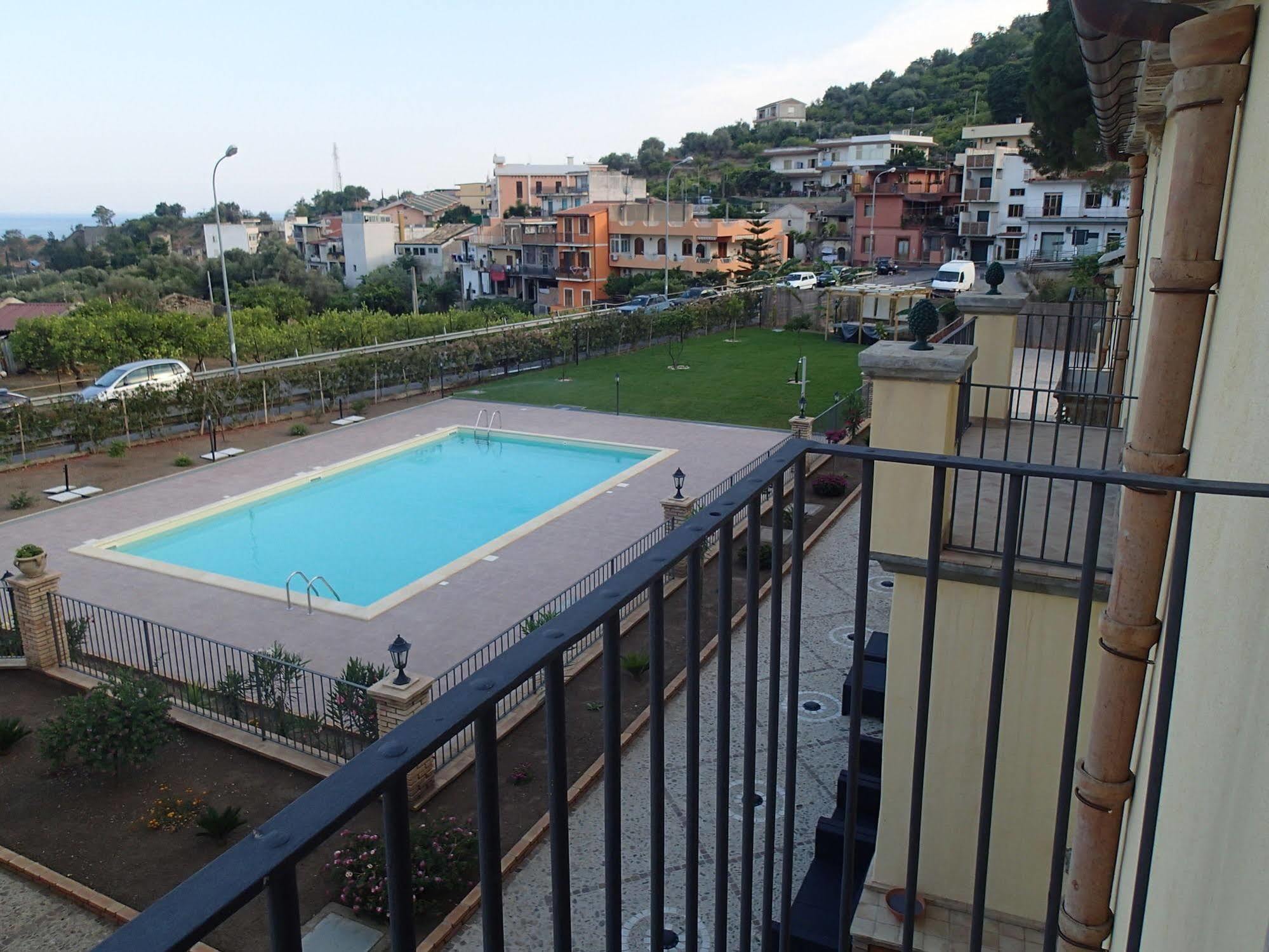 Patitiri Santa Teresa Di Riva Exterior foto