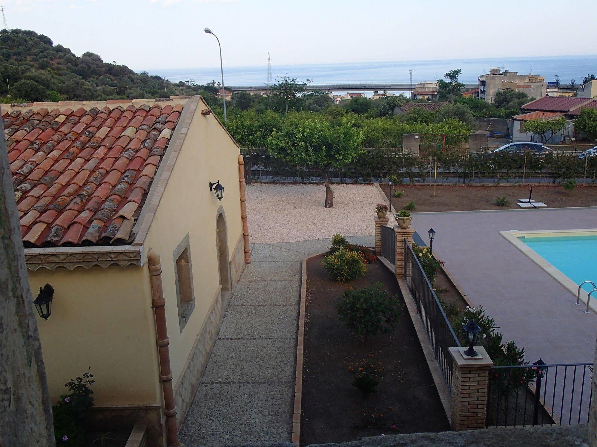 Patitiri Santa Teresa Di Riva Exterior foto