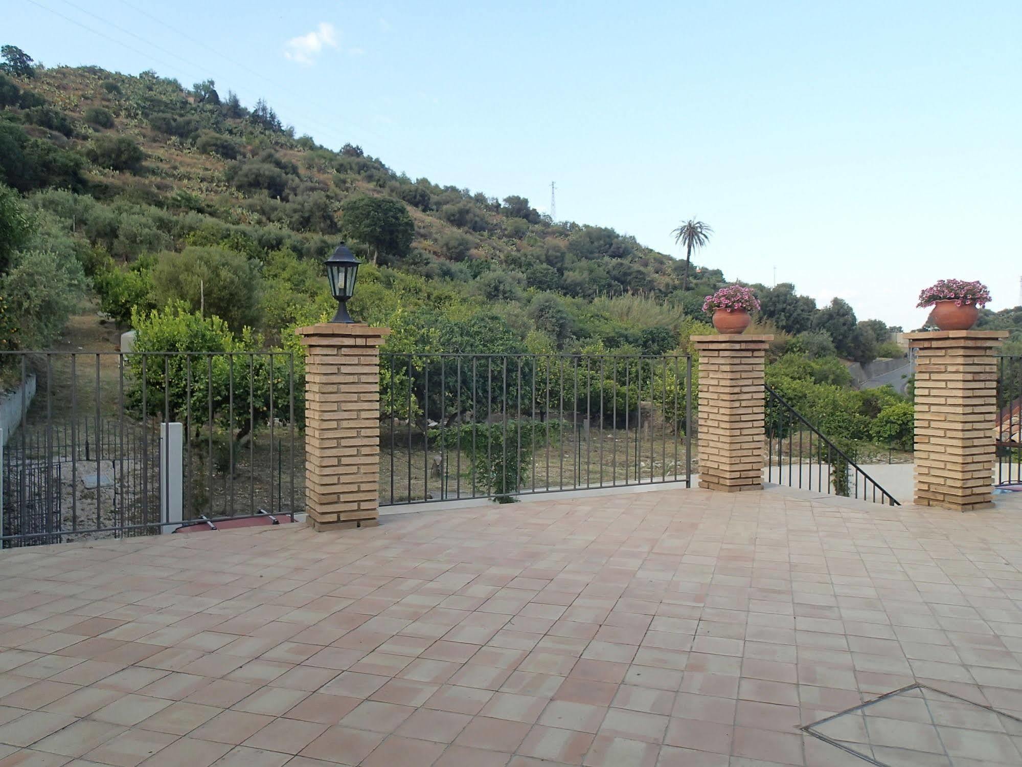 Patitiri Santa Teresa Di Riva Exterior foto