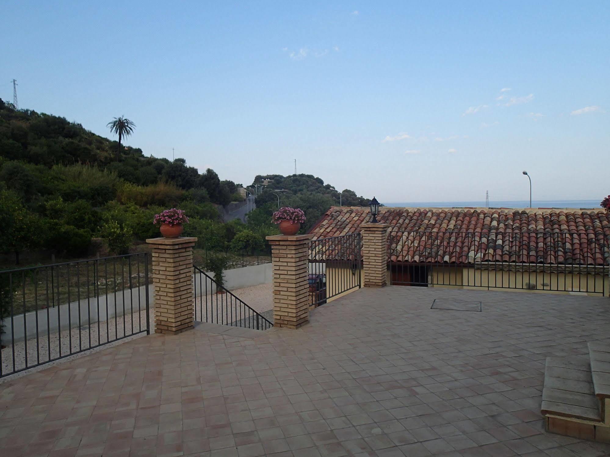 Patitiri Santa Teresa Di Riva Exterior foto