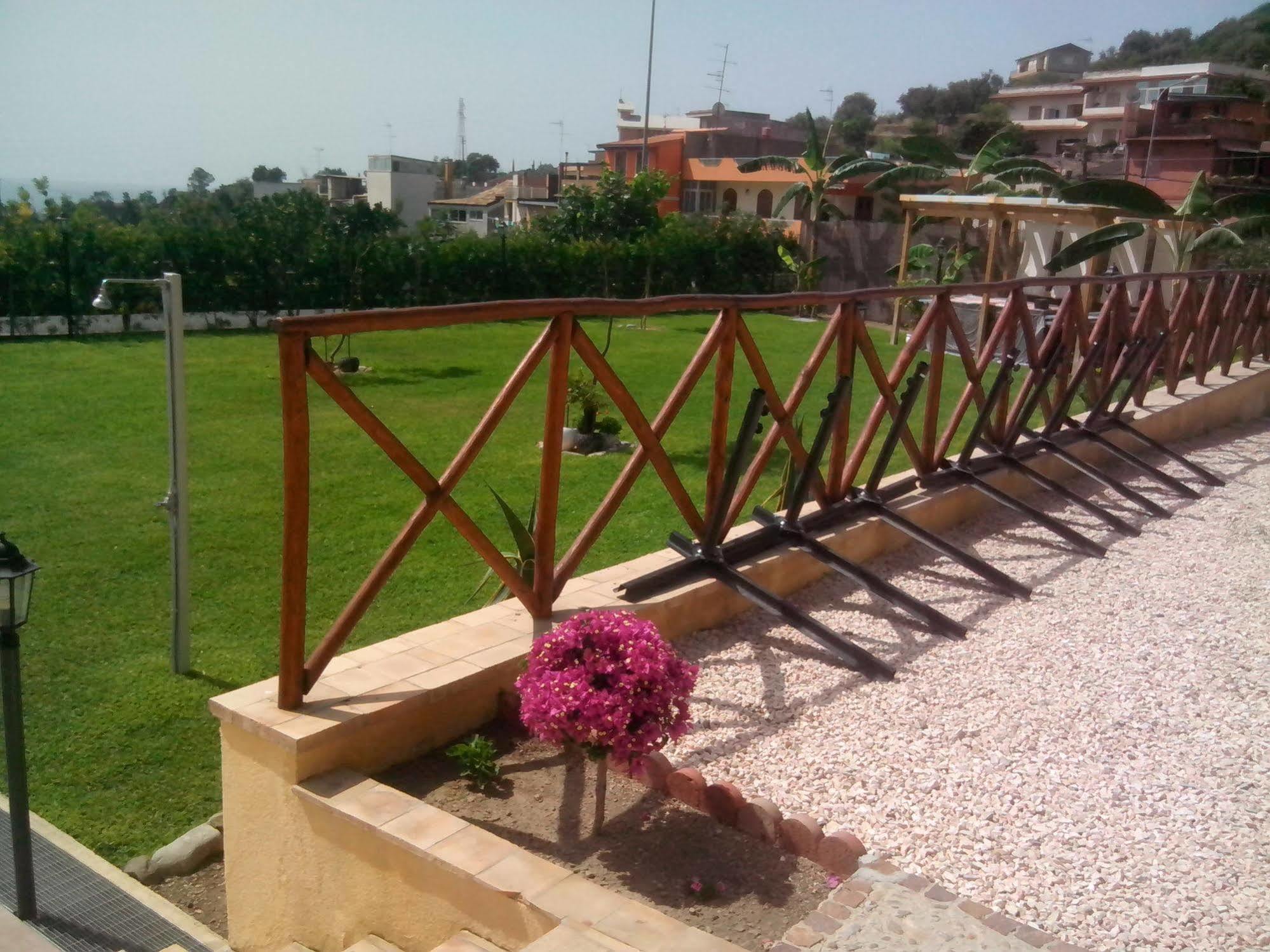 Patitiri Santa Teresa Di Riva Exterior foto